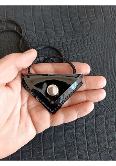 Kayı Cevşen Dualı Üçgen Kolye Muska Hakiki Deri Metal Korumalı Siyah