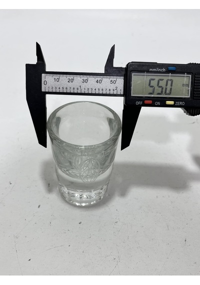 Desenli Kristal Cam Likör Bardağı Defolu