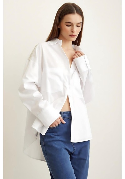 Kadın Beyaz Oversize Omuz İşlemeli Gömlek