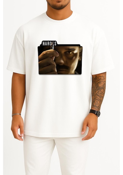 Bahriyeli Collection Oversize Narcos 1 Göğüs Baskılı Unisex T-shirt Beyaz Bahriyeli Collection Oversize Narcos 1 Göğüs Baskılı Unisex T-shirt Beyaz