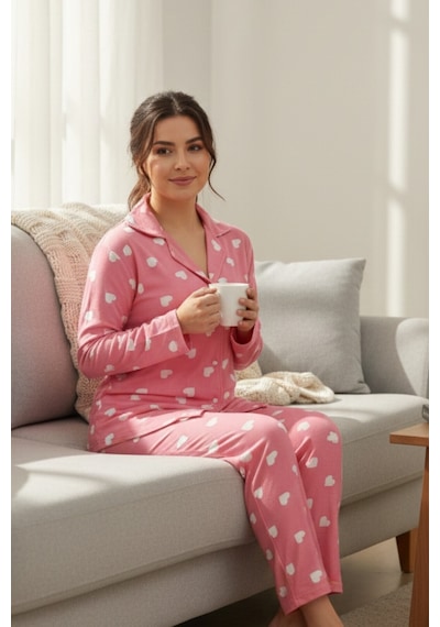 Rukod Süet Kumaş Pembe Kalpli Gömlek Yaka Kadın Pijama Takımı Yumuşak, Likralı Pijama Takım Pembe Rukod Süet Kumaş Pembe Kalpli Gömlek Yaka Kadın Pijama Takımı Yumuşak, Likralı Pijama Takım Pembe
