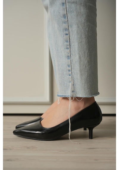 Esatsani Siyah Deri Sivri Burun Alçak Topuk 4 Cm Stiletto Dores Kadın Ayakkabı Siyah Deri Esatsani Siyah Deri Sivri Burun Alçak Topuk 4 Cm Stiletto Dores Kadın Ayakkabı Siyah Deri
