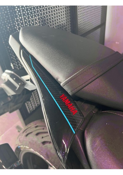 Yamaha Mt-07 2021-2023 Uyumlu Kuyruk Koruma Pad Sticker Cyan Red Edition