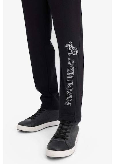 DeFactoFit NBA Miami Heat Kalın Jogger Eşofman Altı Standart Fit Cepli Esnek Bantlı Paça D6561AX25SPBK81