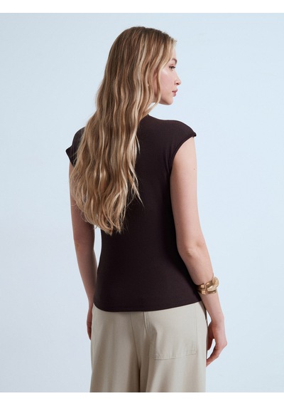 Dilvin 32901 Aksesuar Detaylı T-shirt-koyu Kahve