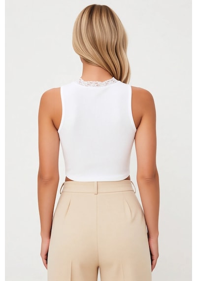 Benerly Kadın Bluz Fitted Crop V Yaka Kolsuz Dantel Detaylı Fitilli Kaşko Ekru