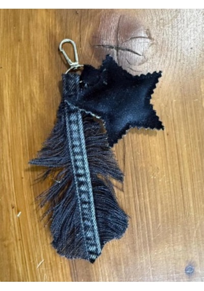El İşçiliği Yaprak Yıldız Detaylı Denim Çanta Charm Siyah