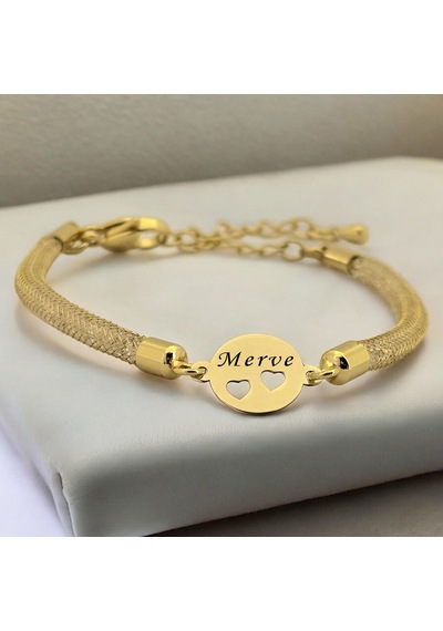 Merve Yazılı Kalp Detaylı Oval Motifli 14 Ayar Altın Plakalı Hasır Kordonlu Hediye Bileklik-508isim Merve Merve Yazılı Kalp Detaylı Oval Motifli 14 Ayar Altın Plakalı Hasır Kordonlu Hediye Bileklik-508isim Merve