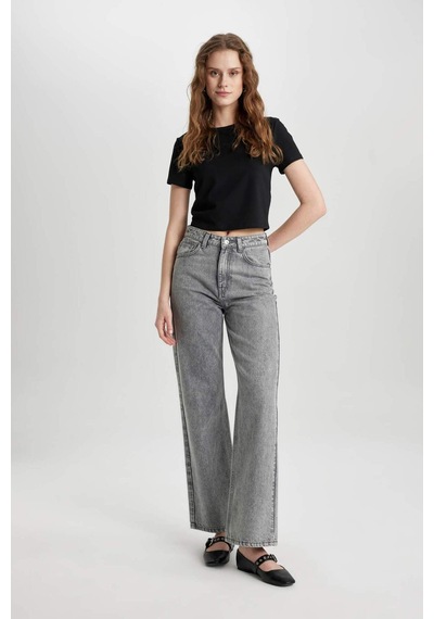 DeFacto Slim Fit Dar Kesim Bisiklet Yaka Kısa Kollu Tişört C4332AX24SPBK81
