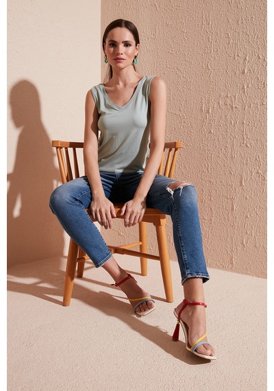 Lela Slim Fit V Yaka Kalın Askılı 2' Li Paket Bayan Bluz 5864384S2 Siyah-Çağla