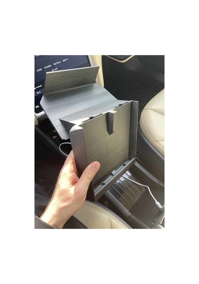 Tesla Model S Telefon Şarj Yuvası