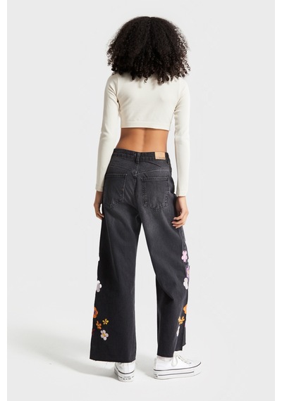 Itsbasic Kadın Koyu Füme Renk Çiçek Nakışlı Culotte Fit Tasarım Denim Jean