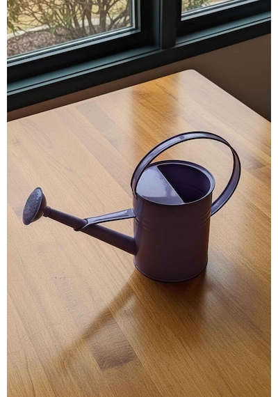 Olivia 3,5 Litre Metal Çiçek Bahçe Sulama Kabı Modern Dekoratif Çok Amaçlı Sulak Mor