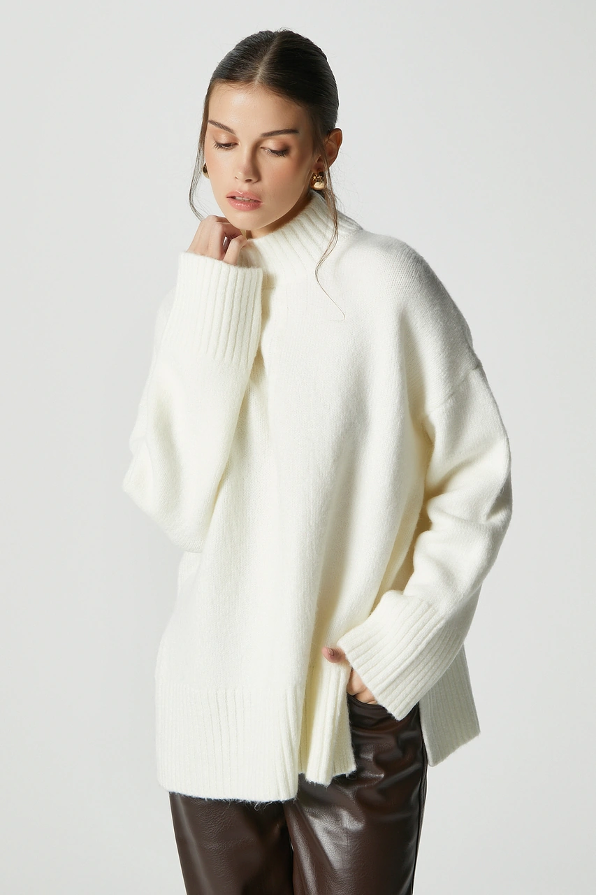 Ritnice Kadın Wonder Yumuşacık Dik Yaka Ekru Yırtmaçlı Oversize Triko Kazak Ekru