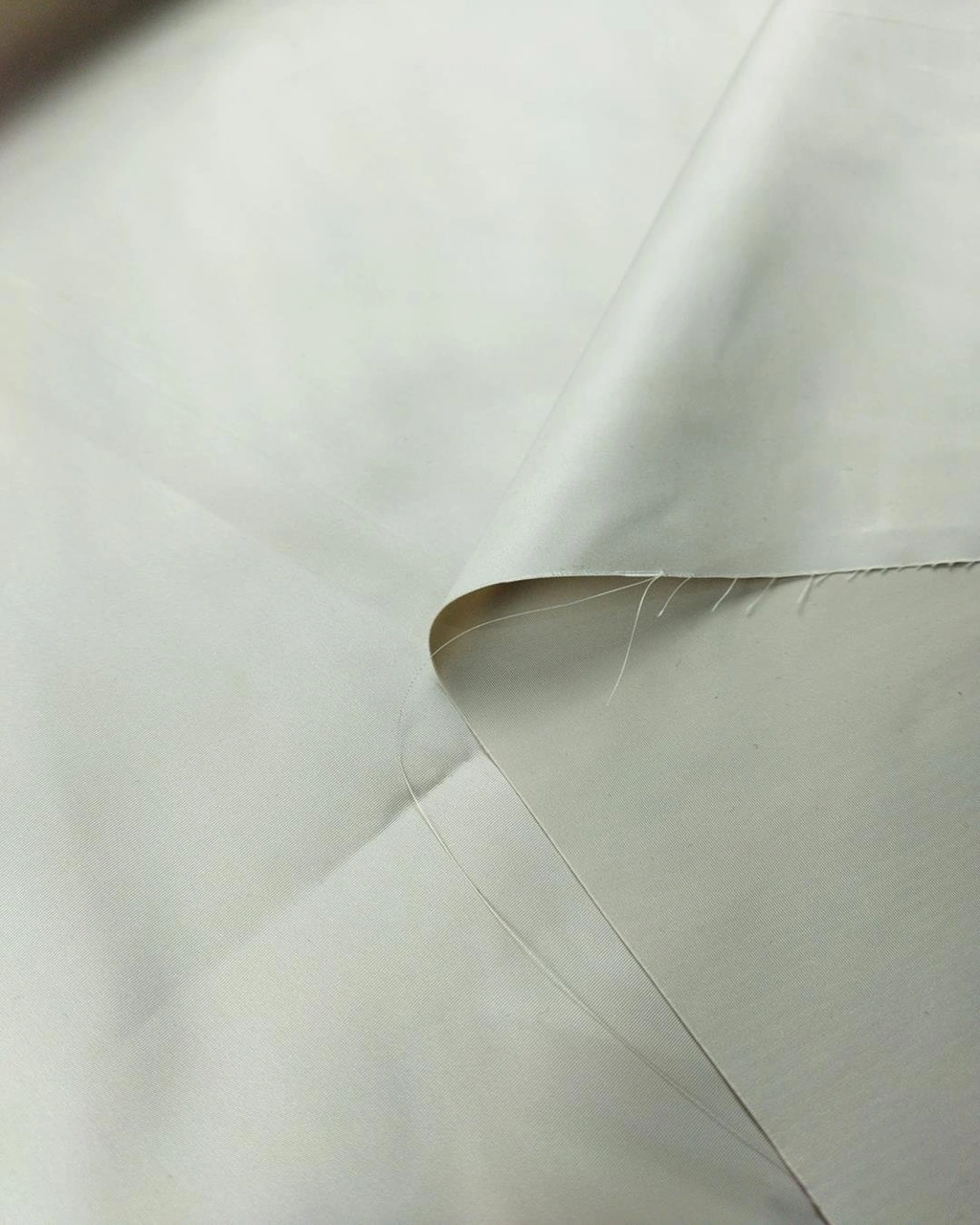 Sentetik Rüzgarlık Benzeri Dokuma Bej Renkte En 130 Cm X Boy 220 Cm -2192