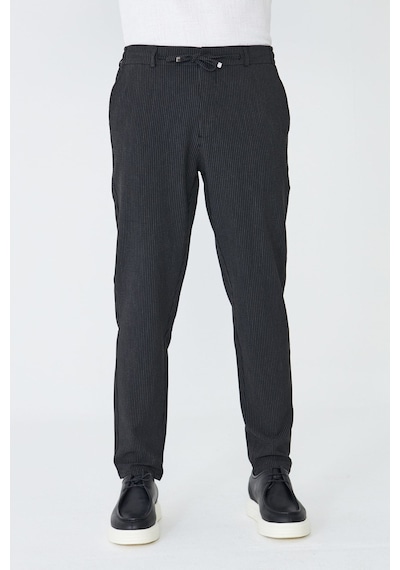Siyah İnce Çizgili Jogger Spor Erkek Pantolon