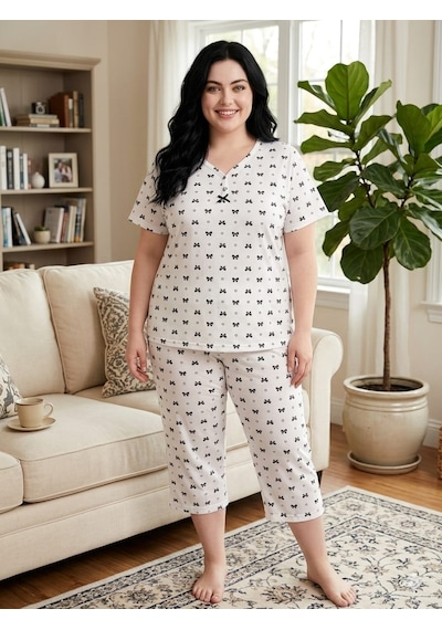Büyük Beden Kısa Kollu Yumuşak Tuşeli Likralı Kapri Pijama Takımı Siyah Beyaz