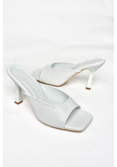Fox Shoes S590033109 Beyaz İnce Topuklu Kadın Terlik Beyaz