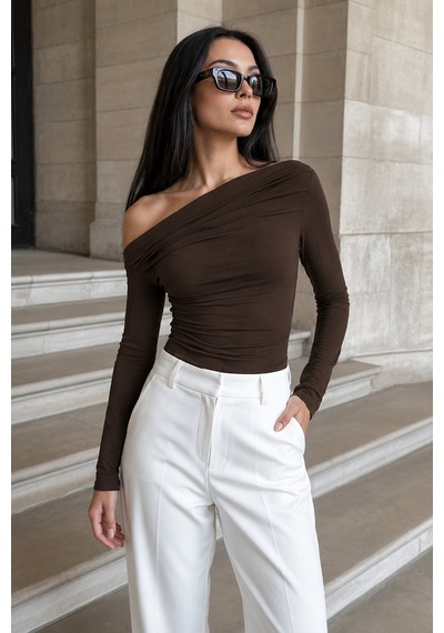 Seeh Kahverengi Kayık Yaka Büzgülü Kadın Body Sh225