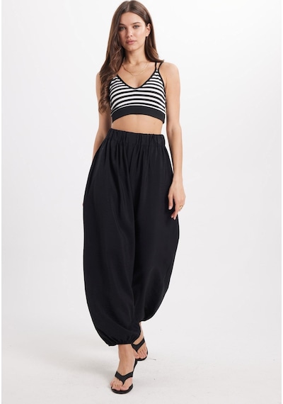 Tudors Kadın Slim Fit Dar Kesim Sırtı Çapraz Bağlamalı Askılı V Yaka Çizgili Siyah Crop -51086