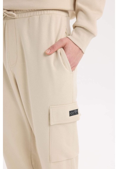 DeFacto Regular Fit Jogger Eşofman Altı Basic Düz Kargo Cepli Lastikli Paça D5252AX25SPBG155 DeFacto Regular Fit Jogger Eşofman Altı Basic Düz Kargo Cepli Lastikli Paça D5252AX25SPBG155