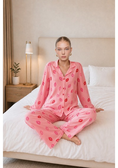 Kadın Dudak Desenli Pembe Pijama Takımı 4677