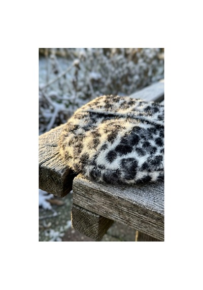 Emybox Desenli Shaggy İplik Yumuşak Dokulu Peluş Kadın Bere - Kışlık Soft Siyah Beyaz Leopar