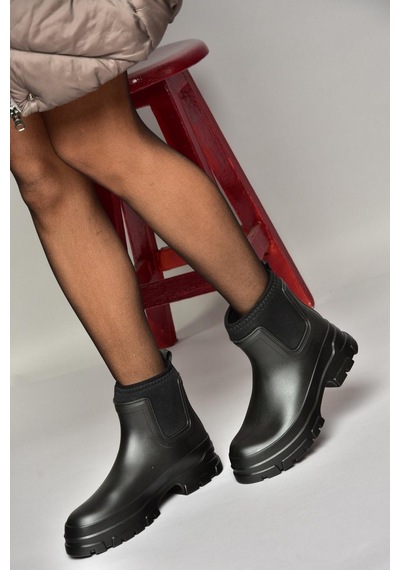 Fox Shoes T858685409 Siyah Kalın Tabanlı Yağmur Botu Siyah-Suni Deri Siyah