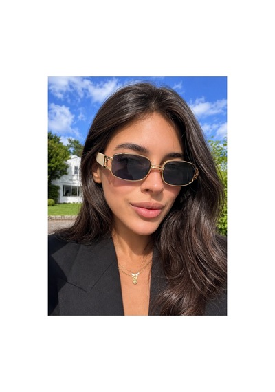 Kadın Güneş Gözlüğü Dikdörtgen Gold Krem Çerçeve Siyah Piercingli Cam Çok Renkli