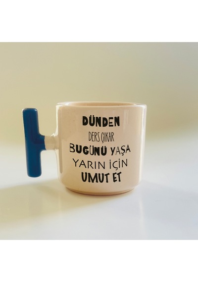 Dünden Ders Çıkar Bugünü Yaşa Yarın İçin Umut Et Baskılı Mavi Kulplu T Kupa
