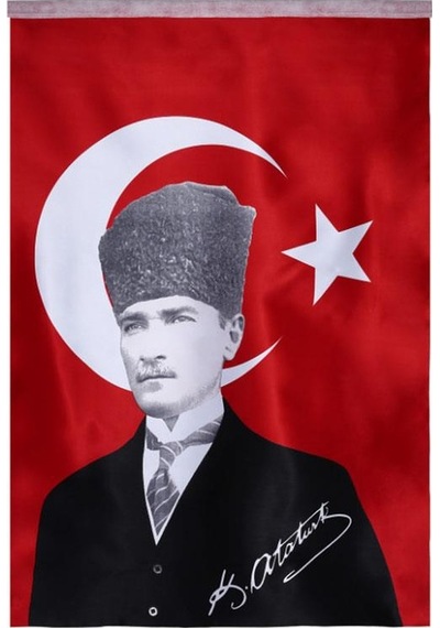 Kalpaklı Atatürk Posterli Saten Türk Bayrağı 5 Adet  70 x 100 CM
