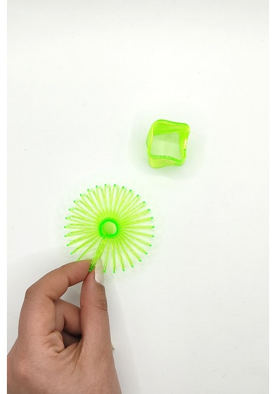 Kare Şekilli Neon Yeşil Stres Yayı Oyuncak Stres Yayı - 3 Cm Çapında - 1 Adet
