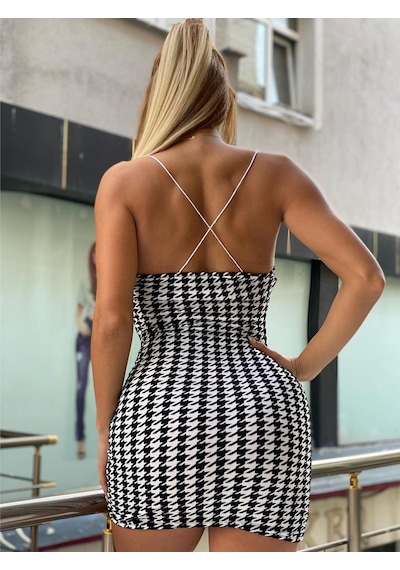 Pink Life Beyaz Tül Üzeri Flog Baskılı Kazayağı Desenli Mini Elbise Pink Life Beyaz Tül Üzeri Flog Baskılı Kazayağı Desenli Mini Elbise