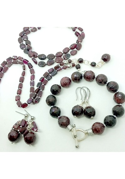 2638 Faset Kesim Garnet Çelik Aparatlı El Yapımı Küpe Bordo