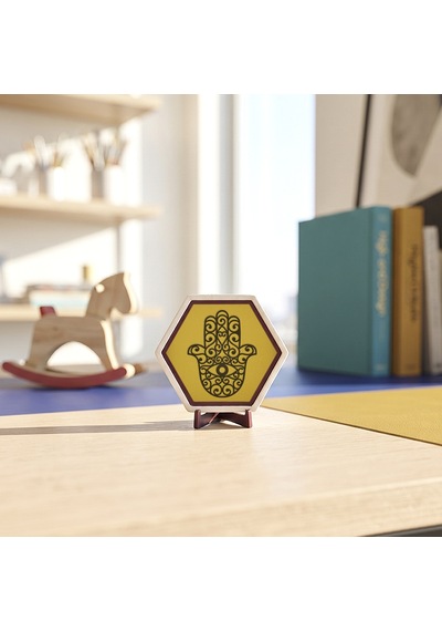 Hamsa İşlemeli Masaüstü Süsü, Kitaplık Ve Çalışma Masalarında Minimalist Tarzınızı Tamamlayan Özel Bir Parça 10x10 Cm, Sarı