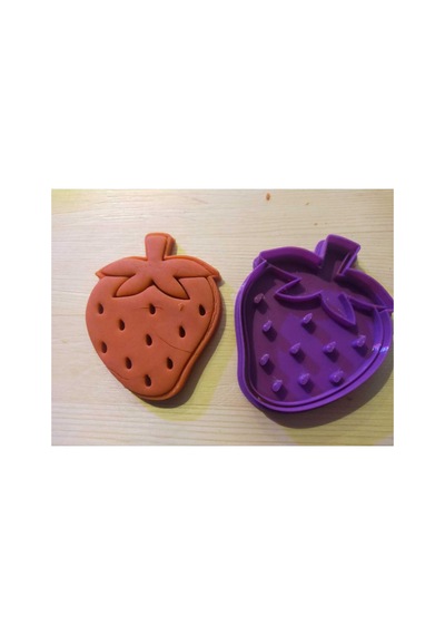 Gıdaya Uygun Çilek Şeklinde Kurabiye Kalıbı 2 Parça / 10x7,5 Cm Diğer