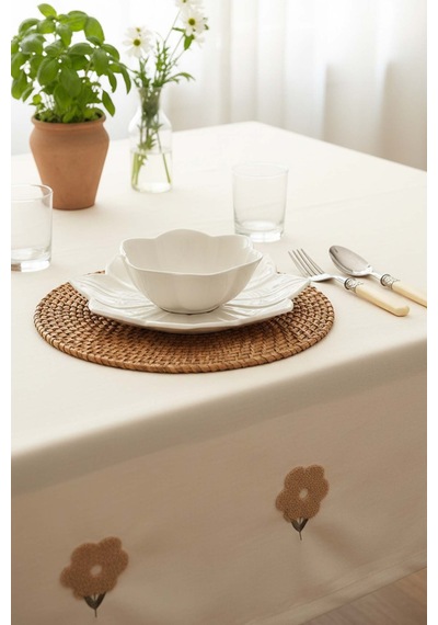 Florita Bej Punch İşlemeli Dertsiz Leke Tutmaz Masa Örtüsü 160x220 Cm Bej