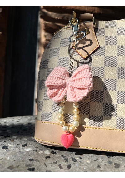 Maıson De Mode Coquette El Örmesi Pembe Fiyonklu İnci Detaylı Çanta Charm Beyaz - Pembe