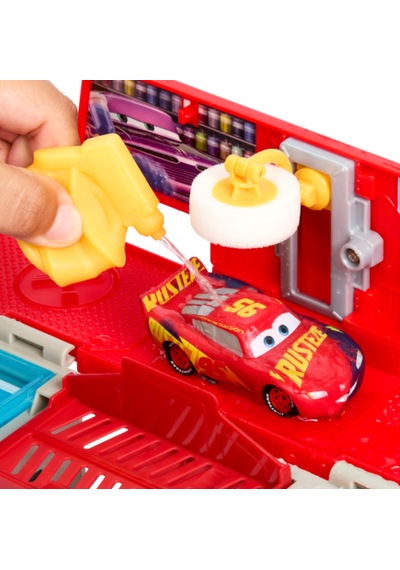 Cars Mack Tır Renk Değişimi Eğlencesi Oyun Seti HPD82