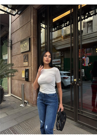 WeShaya Kadın Ekru Kayık Yaka Kısa Kollu Viskon Badi Tişört Ekru