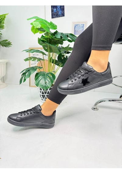 Günlük Kadın Sneaker Bağcıklı Yıldız Detaylı Tırtıklı Taban Oval Burunlu Rahat Spor Ayakkabı 602 Siyah Günlük Kadın Sneaker Bağcıklı Yıldız Detaylı Tırtıklı Taban Oval Burunlu Rahat Spor Ayakkabı 602 Siyah