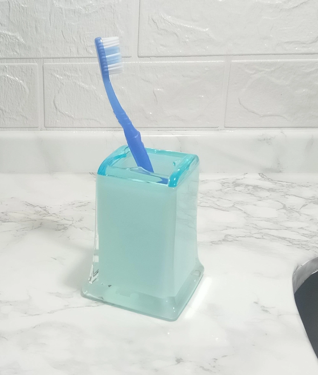 2 Adet Diş Fırçalık Buz Mavisi Akrilik 6x6x11cm Banyo Seti Çok Renkli