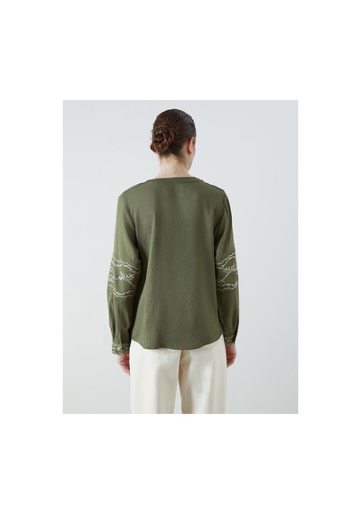 LC Waikiki Alıta Cıty Farkıyla Lcw Grace Yeşil Nakışlı Kaçık Yaka Uzun Kollu Kadın Bluz Yesil - 929700900 Yesil LC Waikiki Alıta Cıty Farkıyla Lcw Grace Yeşil Nakışlı Kaçık Yaka Uzun Kollu Kadın Bluz Yesil - 929700900 Yesil