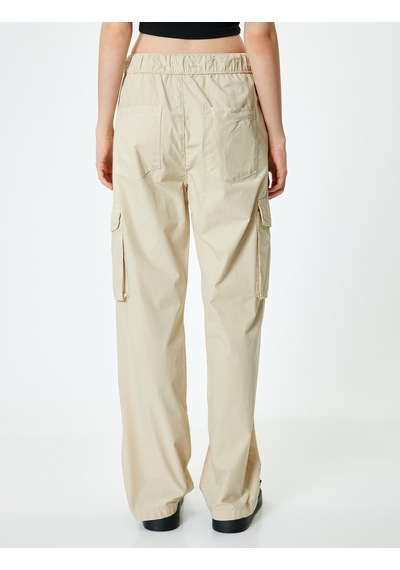 Koton Oversize Kargo Paraşüt Pantolon Beli Lastikli Kemerli Cep Detaylı Bej 4sal40021mw Ekru Koton Oversize Kargo Paraşüt Pantolon Beli Lastikli Kemerli Cep Detaylı Bej 4sal40021mw Ekru