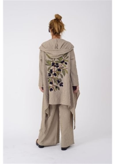 Keten Çizgili Arkası Zeytin Dalı Baskılı Takım Camel Keten Çizgili Arkası Zeytin Dalı Baskılı Takım Camel