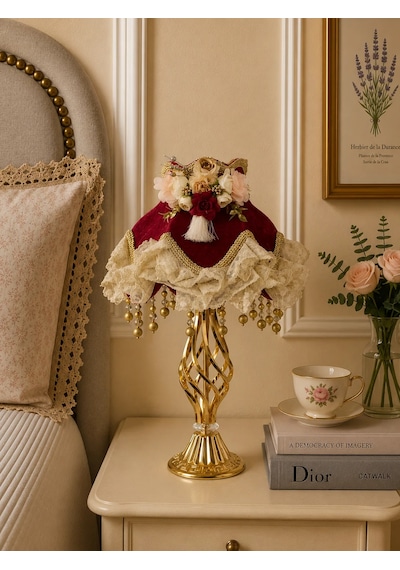 Bordo Kadife Kaplı Çiçek Süslemeli Başlık Gold Metal Ayaklı Vintage Abajur