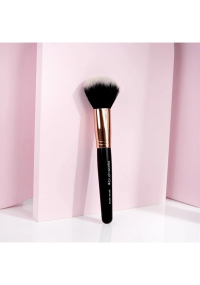Brushworks Blush Brush Yumuşak Kabuklu Allık Ve Bronzlaştırıcı Fırçası