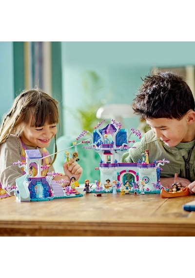 LEGO® Disney 43215 Büyülü Ağaç Ev 1016 Parça