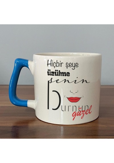 Hiçbir Şeye Üzülme Senin Burnun Güzel Baskılı Mavi Kulplu D Kupa