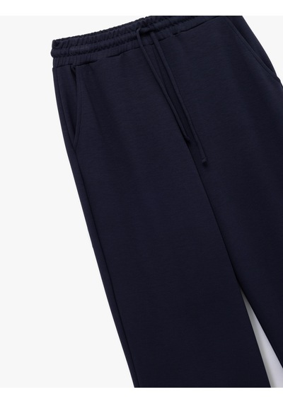 Koton Oversize Yüksek Bel Cep Detaylı Geniş Paça Spor Eşofman Altı Lacivert 6wak40125nk Lacivert Koton Oversize Yüksek Bel Cep Detaylı Geniş Paça Spor Eşofman Altı Lacivert 6wak40125nk Lacivert